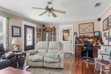 Great house in an established neighborhood. The house was - photo 4