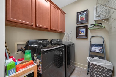 $50,000 of recent cosmetic upgrades! Definitely move-in ready! - photo 29