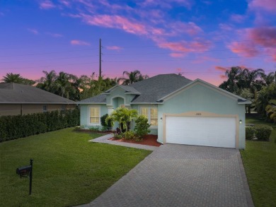 (private lake, pond, creek) Home For Sale in Vero Beach Florida