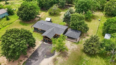Beautifully remodeled manufactured home on 2.5 acres in Quinlan - photo 3