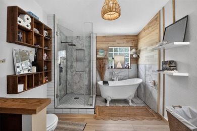 Beautifully remodeled manufactured home on 2.5 acres in Quinlan - photo 8