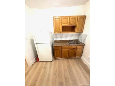 Welcome to 30 Macomb Place! This beautiful 2-bedroom coop in - photo 5