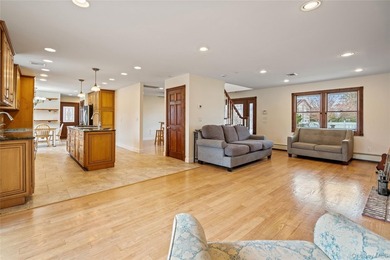 Welcome to your private retreat on a quiet dead-end street in - photo 11