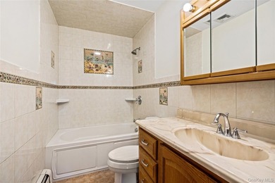 Welcome to your private retreat on a quiet dead-end street in - photo 20