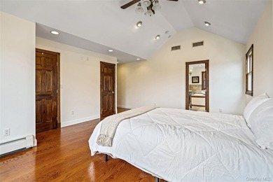 Welcome to your private retreat on a quiet dead-end street in - photo 24