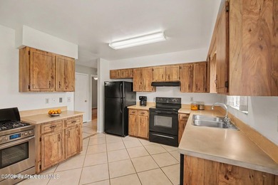 Welcome home to this 3-bedroom 2-bath single family home with 2 - photo 2
