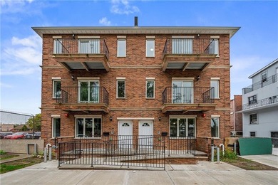 Prime location quality built NEW CONSTRUCTION full brick three - photo 2