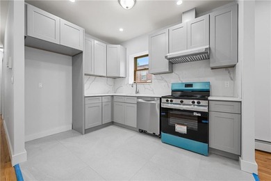 Prime location quality built NEW CONSTRUCTION full brick three - photo 5