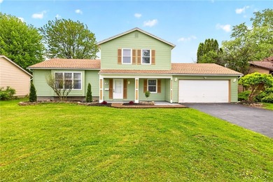 A FRESH SPACIOUS SPLIT LOCATED IN A MATURE NEIGHBORHOOD IN - photo 1