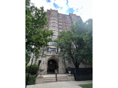 Lake Home For Sale in Chicago, Illinois