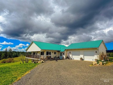 Discover the ideal North Idaho homestead on 40+ fully fenced - photo 4