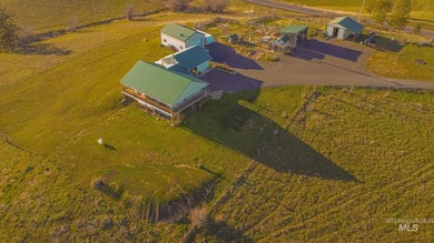 Discover the ideal North Idaho homestead on 40+ fully fenced - photo 7