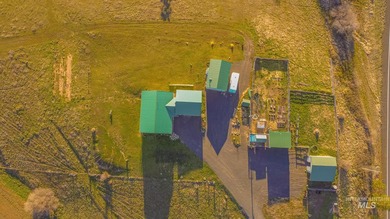 Discover the ideal North Idaho homestead on 40+ fully fenced - photo 9