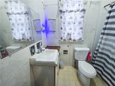 Huge Duplex in the heart of the Beechwood Neighborhood of the - photo 13