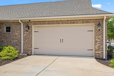 Located in the gated community of Huntington Creek, this - photo 3