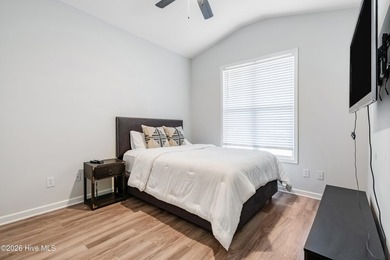 Welcome to this beautifully updated 3-bedroom, 3-bathroom - photo 6