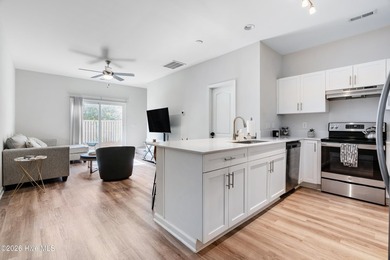 Welcome to this beautifully updated 3-bedroom, 3-bathroom - photo 9