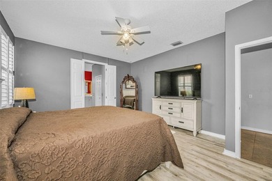 Welcome to this beautiful and spacious 4-bedroom, 2-bathroom, 2 - photo 50