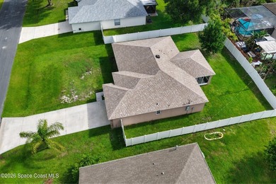 Beautiful home custom built in 2018 with HUGE Master bedroom and - photo 2