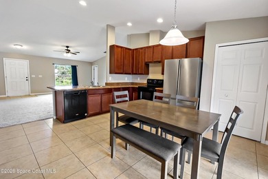 Beautiful home custom built in 2018 with HUGE Master bedroom and - photo 6