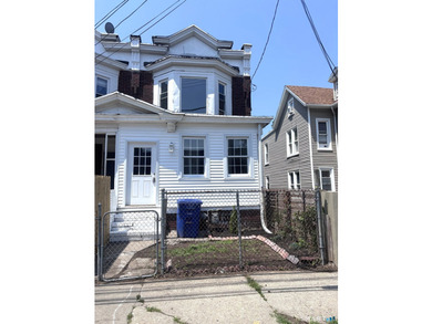 Investors or Savvy Homeowners! Welcome to this beautifully - photo 1