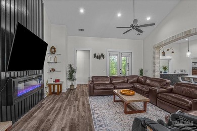 Welcome to this stunning 5 bedroom, 4-bath custom-built - photo 7