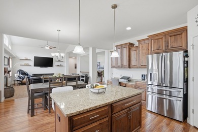 Beautiful home w/open-concept living. Kitchen w/ample cabinetry - photo 12