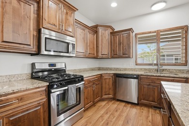 Beautiful home w/open-concept living. Kitchen w/ample cabinetry - photo 13