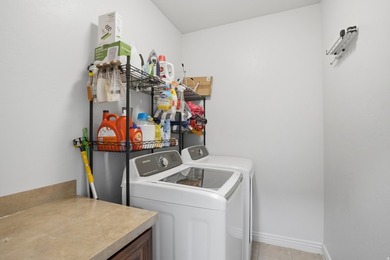 Beautiful home w/open-concept living. Kitchen w/ample cabinetry - photo 14