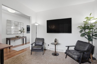 Beautiful home w/open-concept living. Kitchen w/ample cabinetry - photo 17
