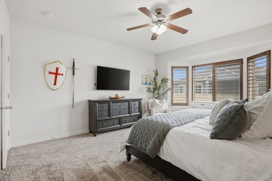 Beautiful home w/open-concept living. Kitchen w/ample cabinetry - photo 20