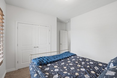 Beautiful home w/open-concept living. Kitchen w/ample cabinetry - photo 25