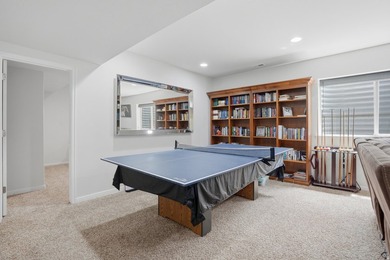 Beautiful home w/open-concept living. Kitchen w/ample cabinetry - photo 29