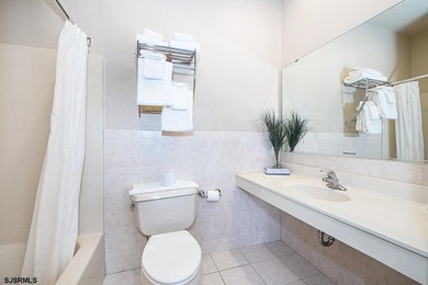 Beautiful 2BR/2BA at the Ebb Tide Suites Condominiums just a - photo 30