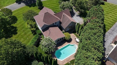 Discover an exquisite blend of luxury and comfort in this - photo 30