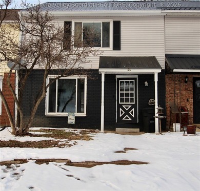 (private lake, pond, creek) Townhome/Townhouse For Sale in St Albans West Virginia