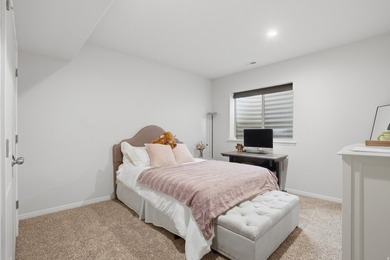 Beautiful home w/open-concept living. Kitchen w/ample cabinetry - photo 31