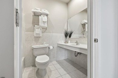 Beautiful 2BR/2BA at the Ebb Tide Suites Condominiums just a - photo 36