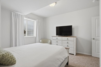 Beautiful home w/open-concept living. Kitchen w/ample cabinetry - photo 37