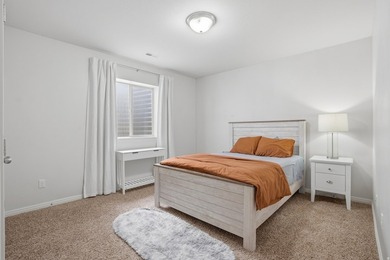 Beautiful home w/open-concept living. Kitchen w/ample cabinetry - photo 38
