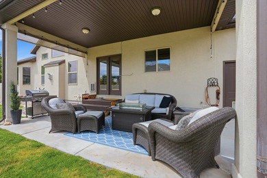 Beautiful home w/open-concept living. Kitchen w/ample cabinetry - photo 42