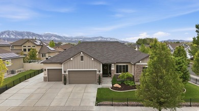 Beautiful home w/open-concept living. Kitchen w/ample cabinetry - photo 46