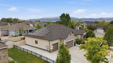 Beautiful home w/open-concept living. Kitchen w/ample cabinetry - photo 48