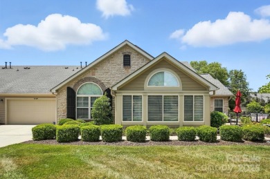 Lake Townhome/Townhouse ActiveUnderContr in Charlotte, North Carolina