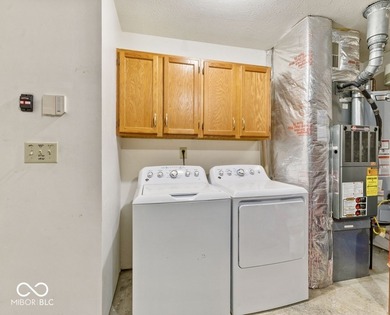 Welcome home to this cozy and quaint maintenance-free condo