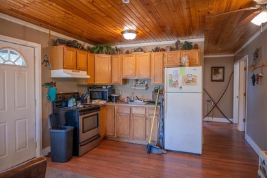 Escape to this charming Lake Front cabin, nestled on 1.7 acres - photo 16