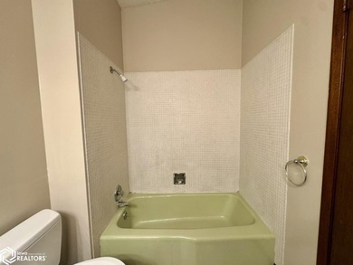 Welcome home to this well-maintained split foyer situated on a - photo 19