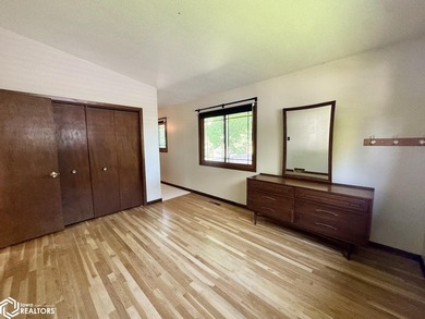 Welcome home to this well-maintained split foyer situated on a - photo 25