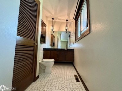 Welcome home to this well-maintained split foyer situated on a - photo 26