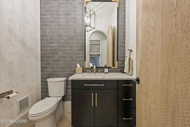 Featured in the Parade of Homes, this extraordinary 4 bed, 6 - photo 27